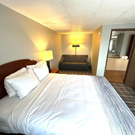 Americinn & Suites By Wyndham Baraboo Event Center Esterno foto