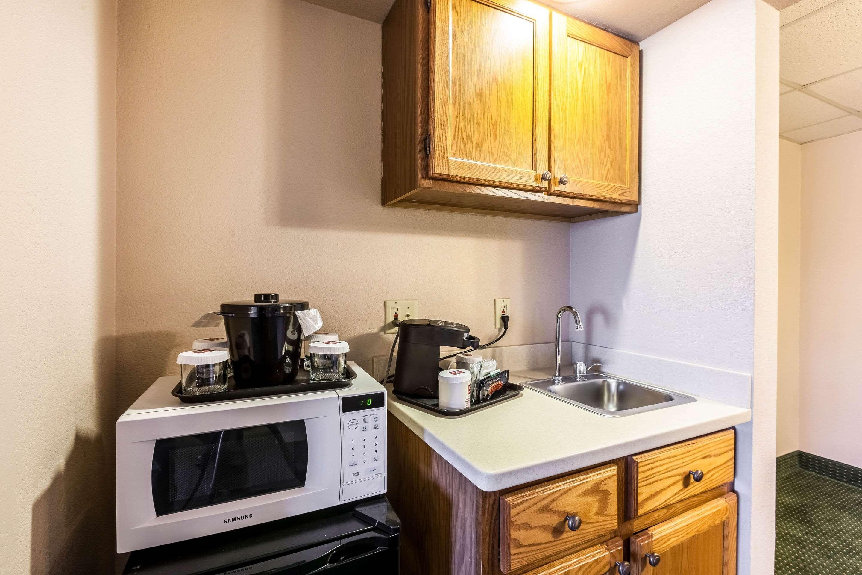 Americinn & Suites By Wyndham Baraboo Event Center Esterno foto
