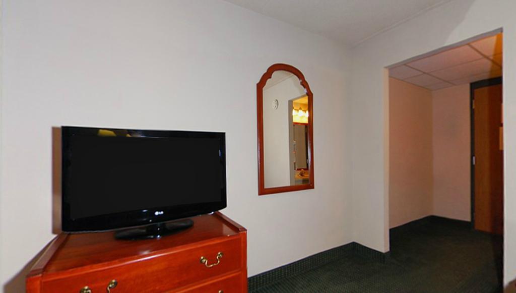 Americinn & Suites By Wyndham Baraboo Event Center Esterno foto