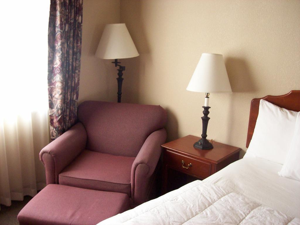 Americinn & Suites By Wyndham Baraboo Event Center Esterno foto