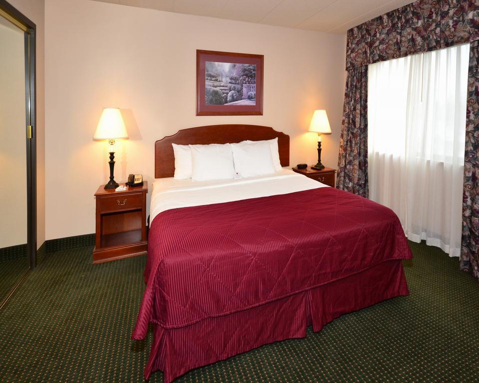 Americinn & Suites By Wyndham Baraboo Event Center Esterno foto