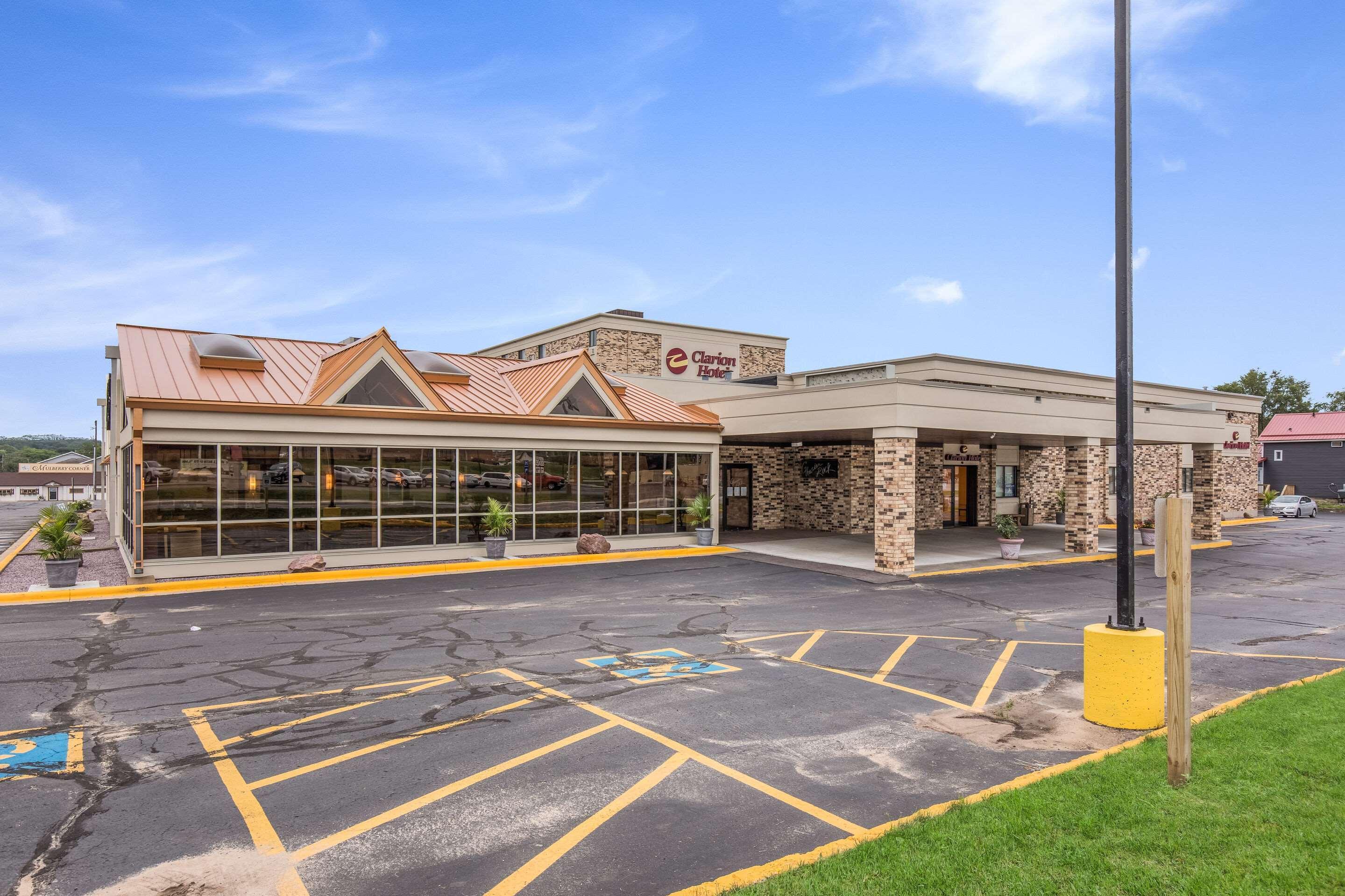 Americinn & Suites By Wyndham Baraboo Event Center Esterno foto