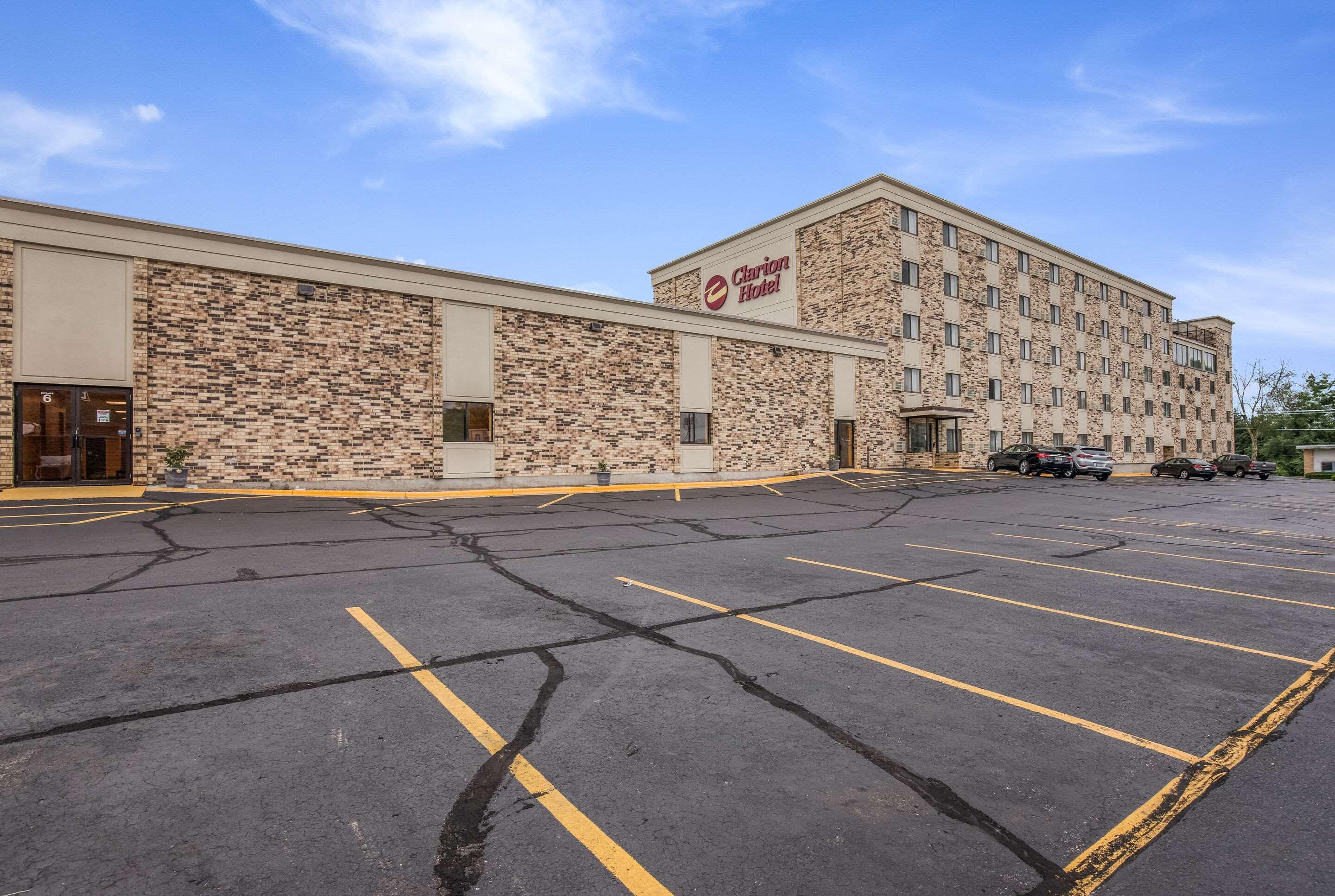 Americinn & Suites By Wyndham Baraboo Event Center Esterno foto