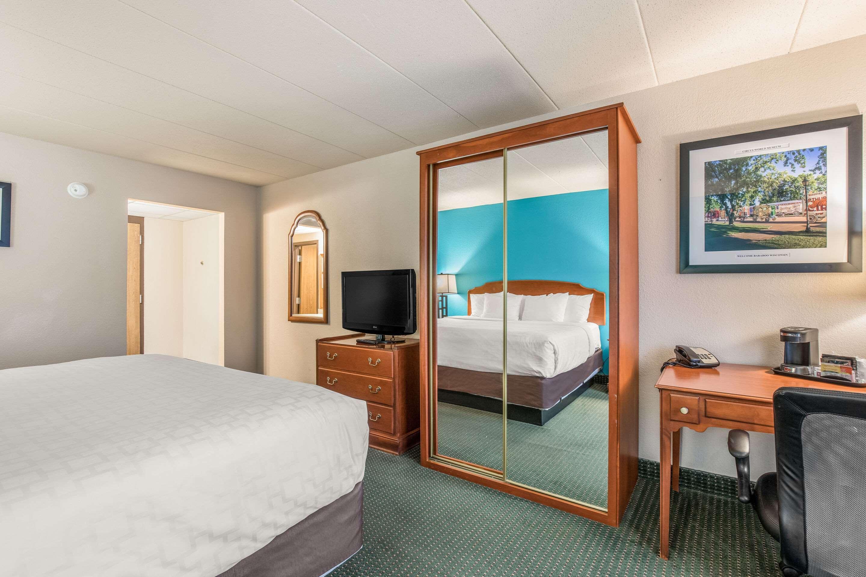 Americinn & Suites By Wyndham Baraboo Event Center Esterno foto